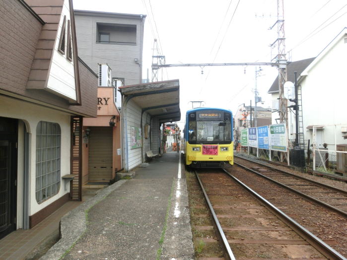 船尾駅を出て行く阪堺電車天王寺駅前行き。