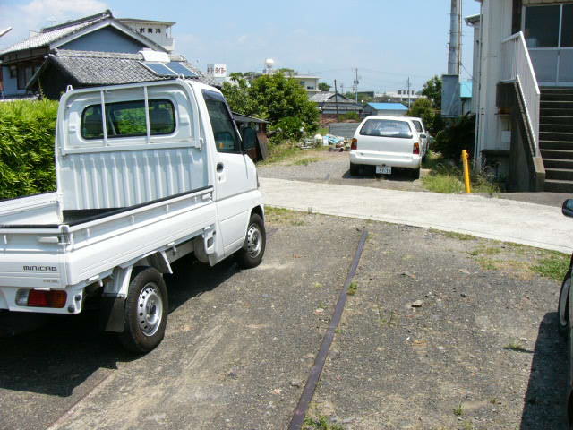 いったん途切れてまた続く廃線跡