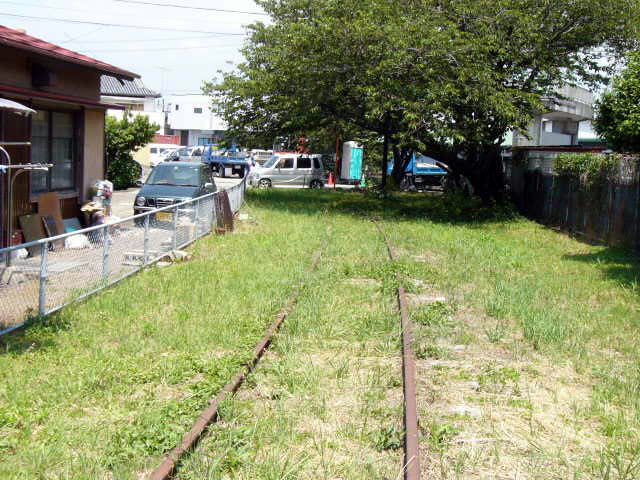 西御坊駅近くで途絶えている線路跡