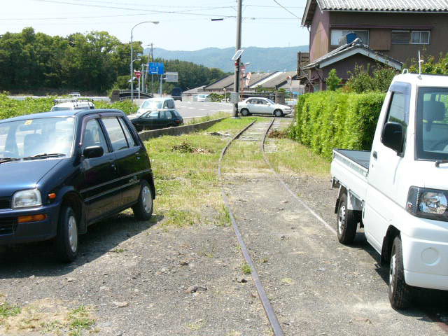 反対側から見た線路跡