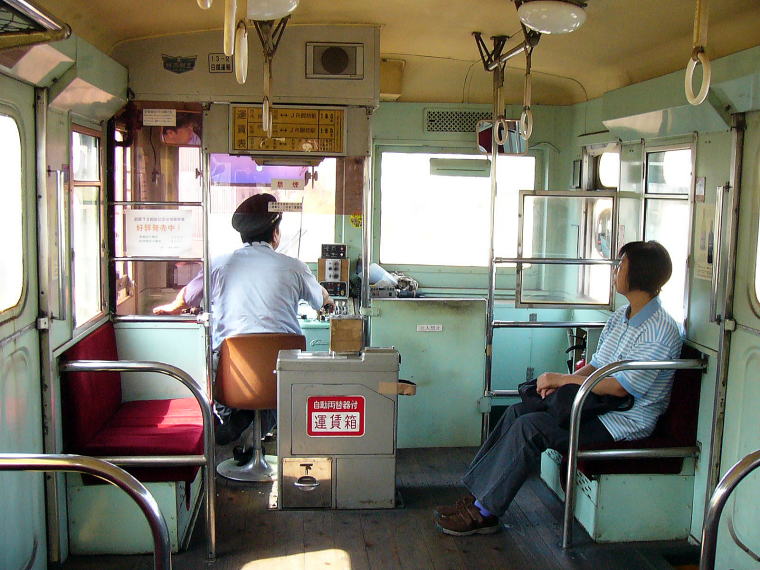 走り出すキハ６０３　運転室付近