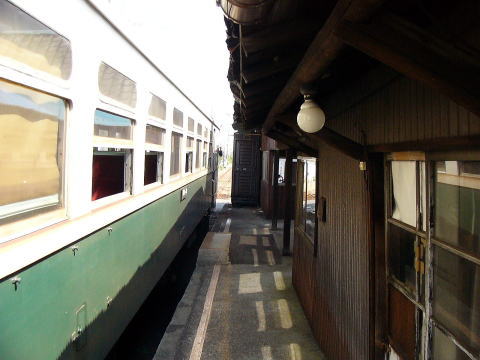 紀州鉄道西御坊駅のホーム