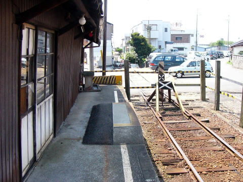 西御坊駅のホームと車止め