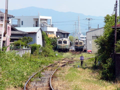 紀州鉄道の拠点・紀伊御坊駅を遠くから望む