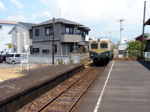紀伊御坊駅を出て行くキハ６０３