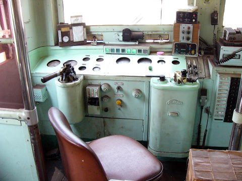 紀州鉄道キハ６０３の運転席