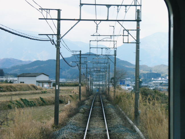 正面に金剛・葛城山を見る