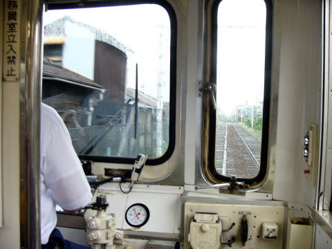 浜寺駅前に向かって走る阪堺電車