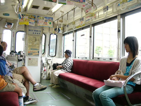 阪堺電車　３５２の車内