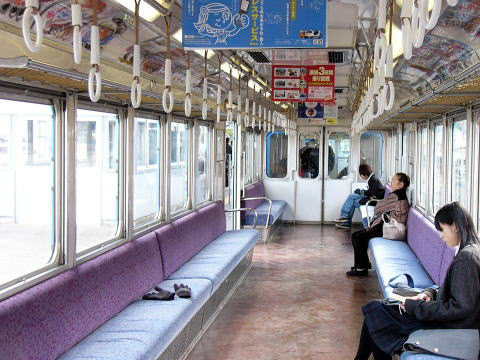 近鉄伊賀線７６１の車内