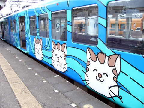 猫の絵が描かれた７６１の車体