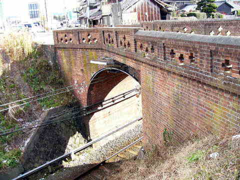 レンガのトンネル