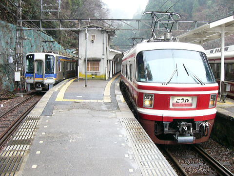 極楽橋でこうや号とならぶ２０４４