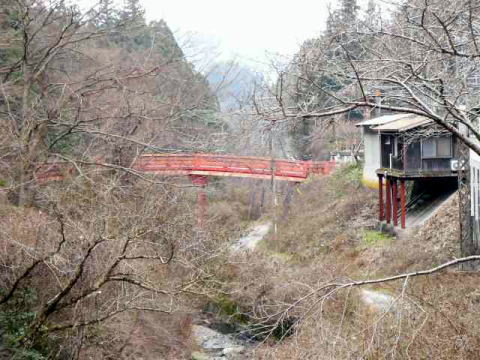 駅から見える極楽橋