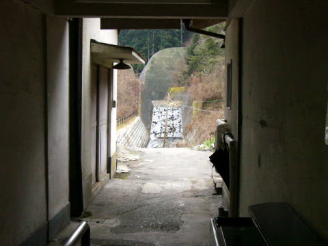 極楽橋駅の改札口からの眺め