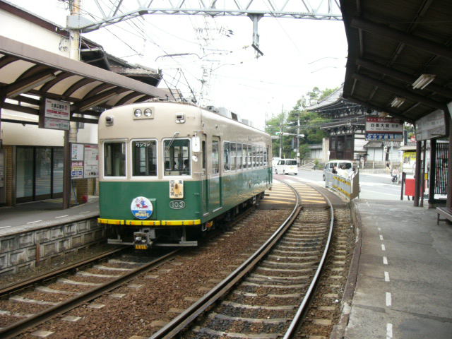 太秦広隆寺駅　嵐山へ向かう嵐電１０３