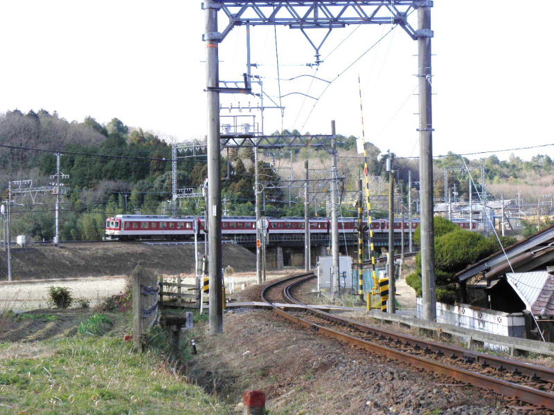 近鉄伊賀神戸から分かれて来たところの伊賀鉄道線路