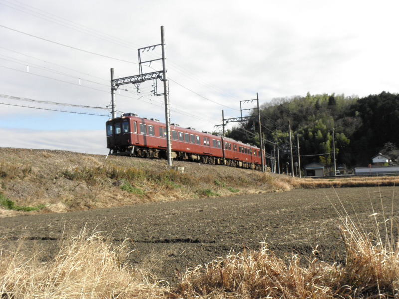 えんじ色のオリジナル塗装の860系