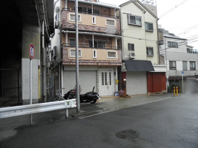 廃線跡に建っている民家