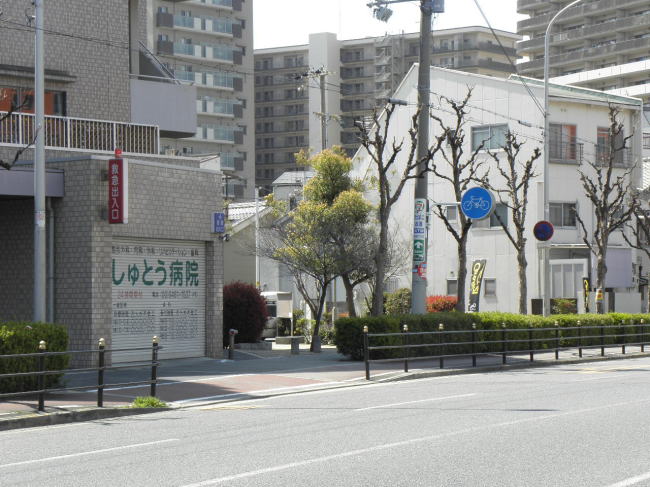 カーブの延長線上に続いている廃線跡