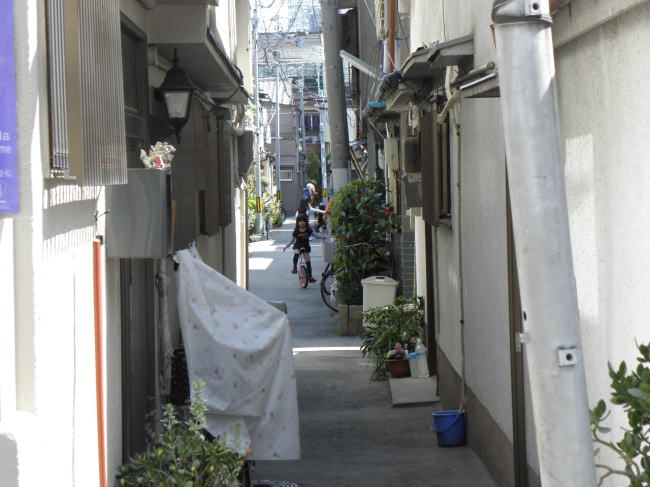 廃線跡に通じる路地