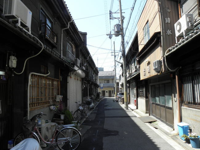 卸売市場付近の古い町