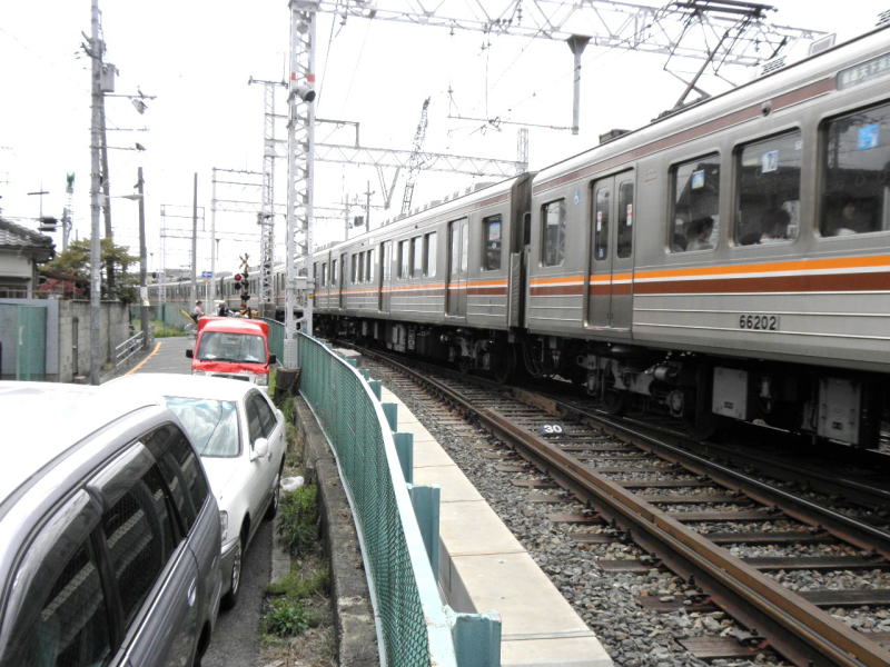 天六方面に出ていく大阪市営６６系