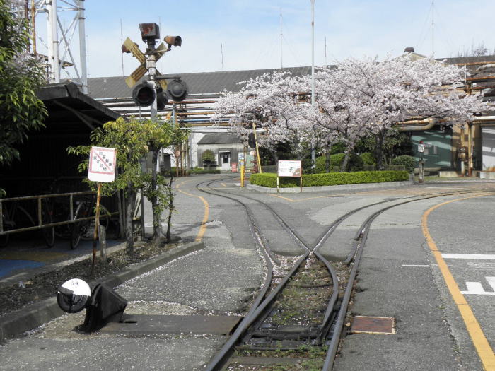線路が集まってくる広場