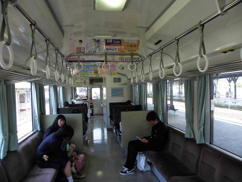 因美線キハ120の車内