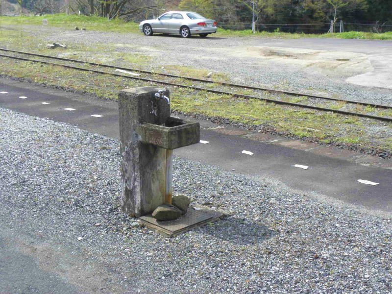 美作河井駅のホームの蛇口