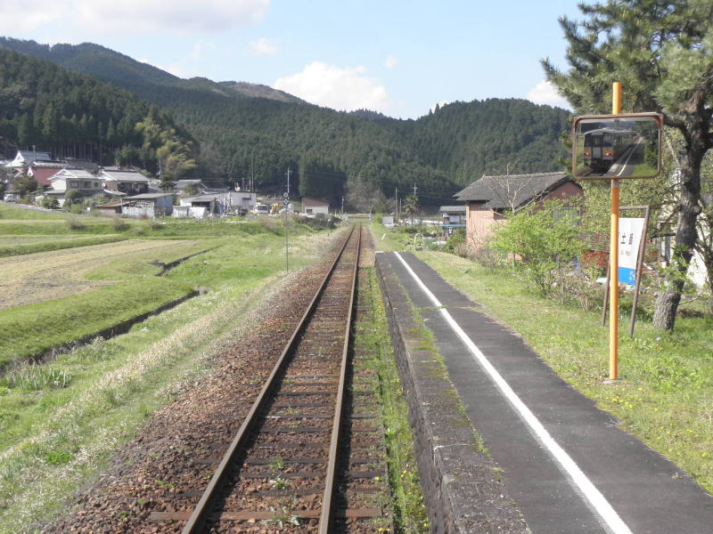 最初から一本線の因美線土師駅。