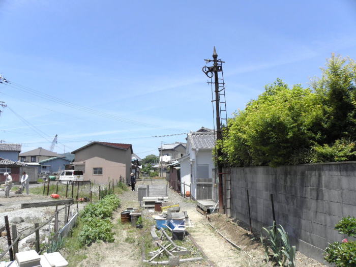 信号の名残と、畑と化した廃線跡