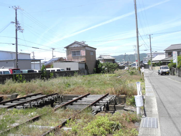 草ぼうぼうの日高川駅跡