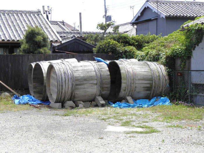 味噌屋の味噌樽