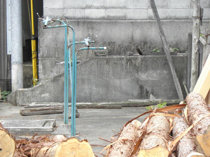 車止めがあったようなコンクリートの構造物