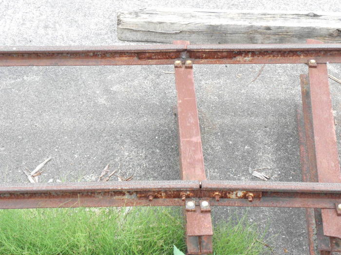 継ぎ目まであるレール