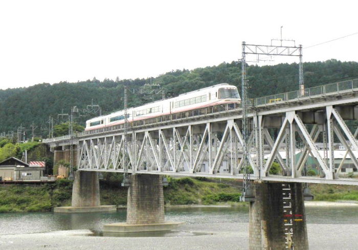 再びやってきた桜ライナー