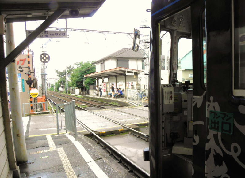 東天下茶屋のホームに降りる