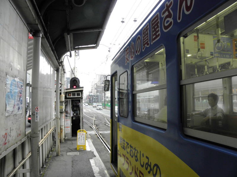 天王寺駅前駅に止まっている阪堺電車