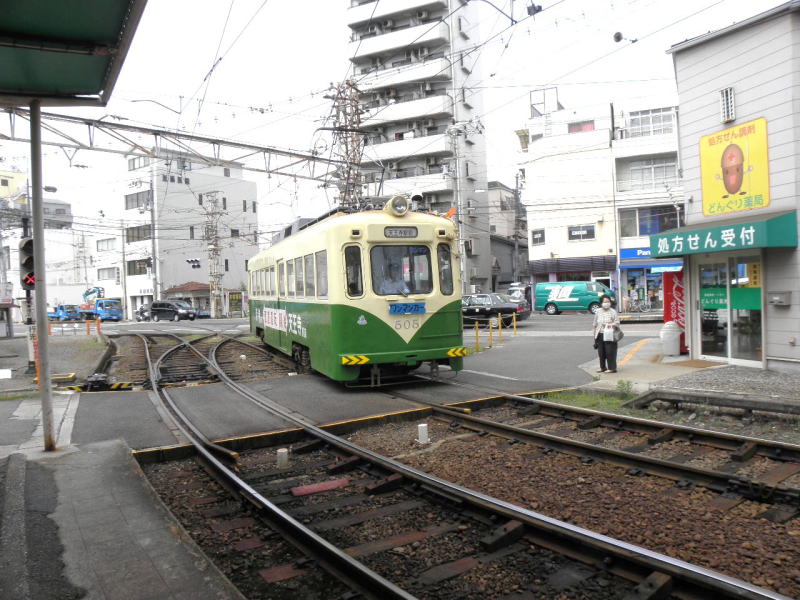 横断用の信号が無い住吉交差点