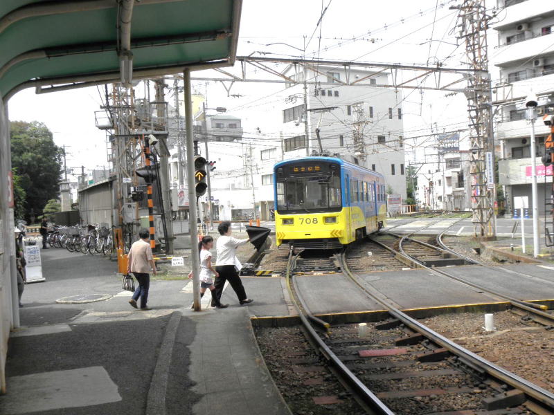 住吉駅の遮断機の無い踏み切り