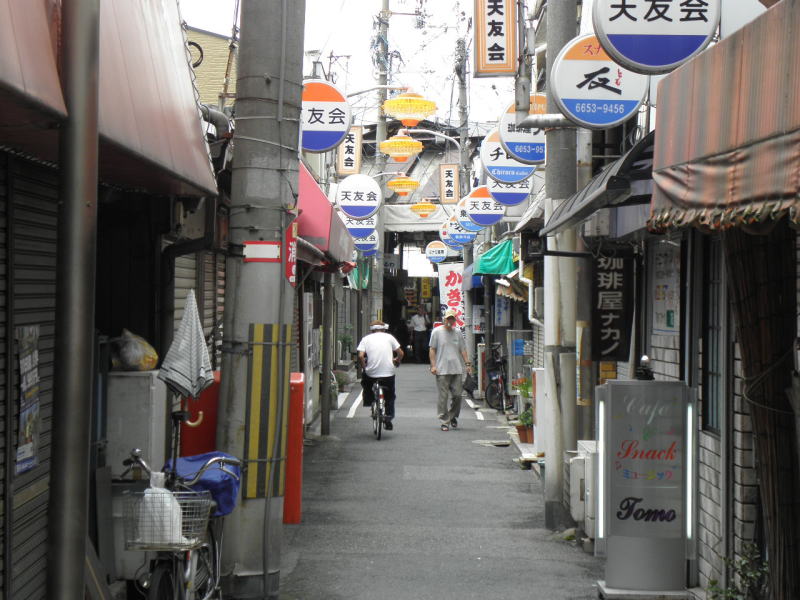 北天下茶屋駅西側のメインストリート