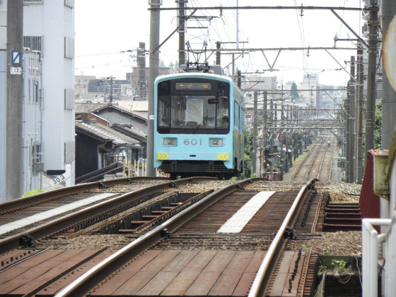 直線コースへ降りて行く阪堺電車我孫子道行き