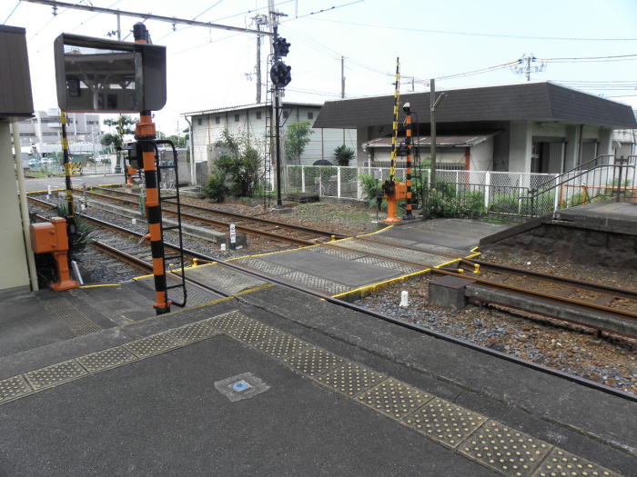 芦原町駅の構内の踏切