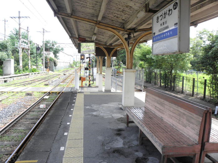 木津が駅ホームから汐見橋方向を見る