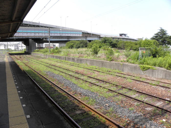 木材を積んでいたと思われる木津川駅の引き込み線