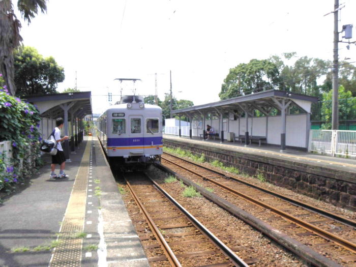 津守駅。一緒に降りたテツ少年。