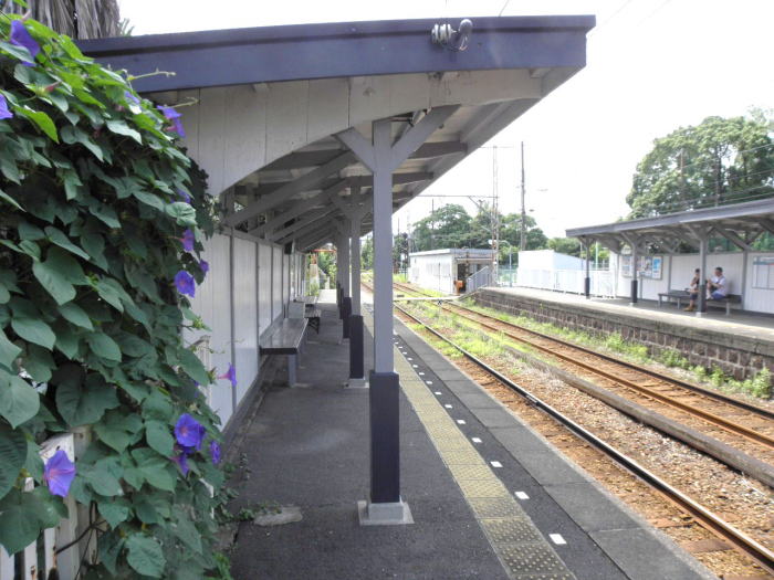 木造でも、また趣の違う津守駅