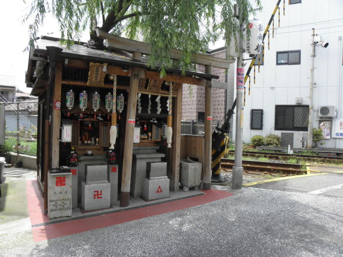 西天下茶屋の踏切