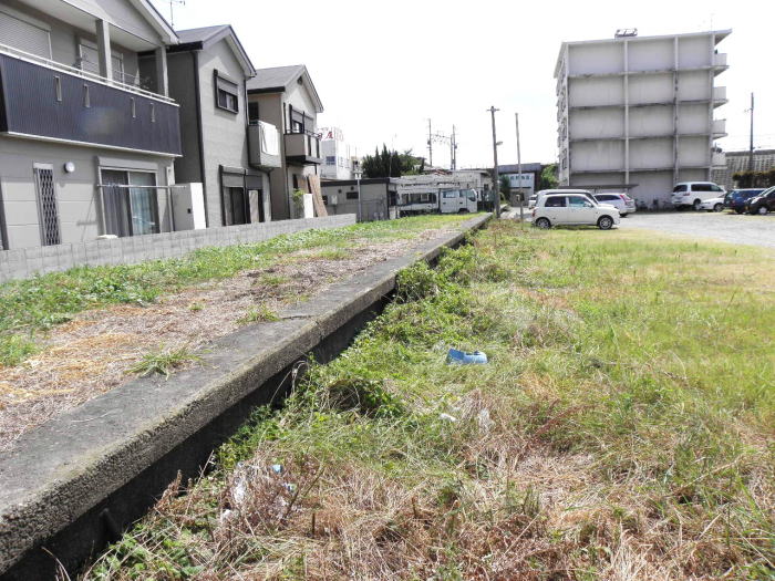 　客車８両ぐらいは十分入る長さの和歌山線紀伊中ノ島駅ホーム